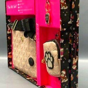 P1085-NIB Beige Betsey Johnson 3PC Pet Set